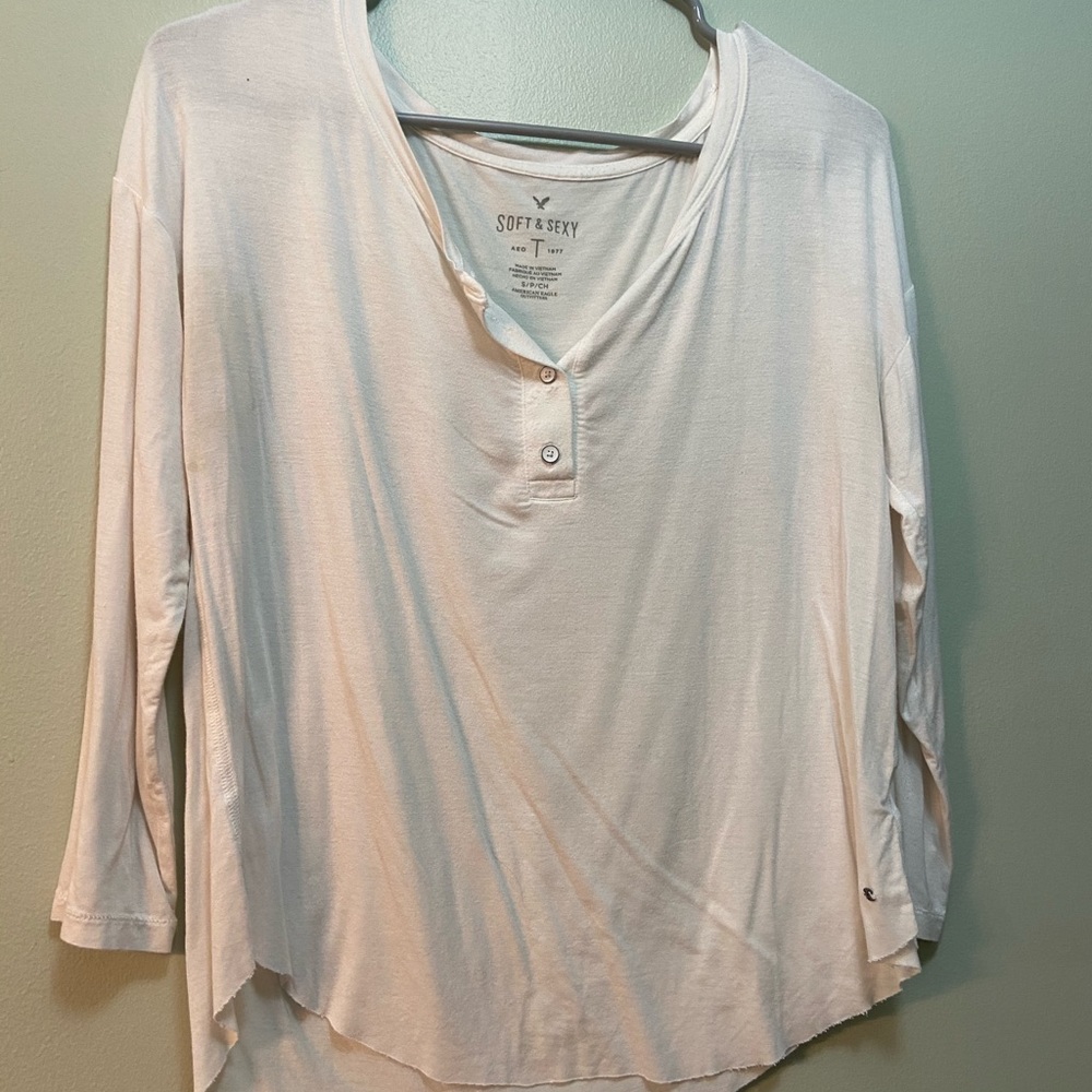 White American Eagle Fitted Quarter Sleeve Top